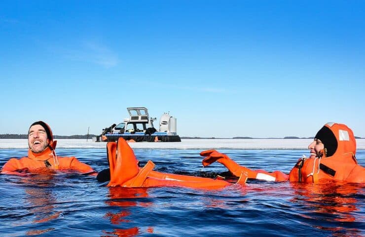 Happens RedRib Experience elämys helikopterilla ja ilmatyynyaluksella