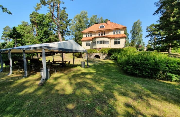 Upea pihapiiri Villa Åkerblom